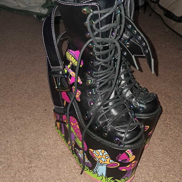 Current Mood Black Platform Boots with Vibrant Mushroom Art - Picture 4 of 4